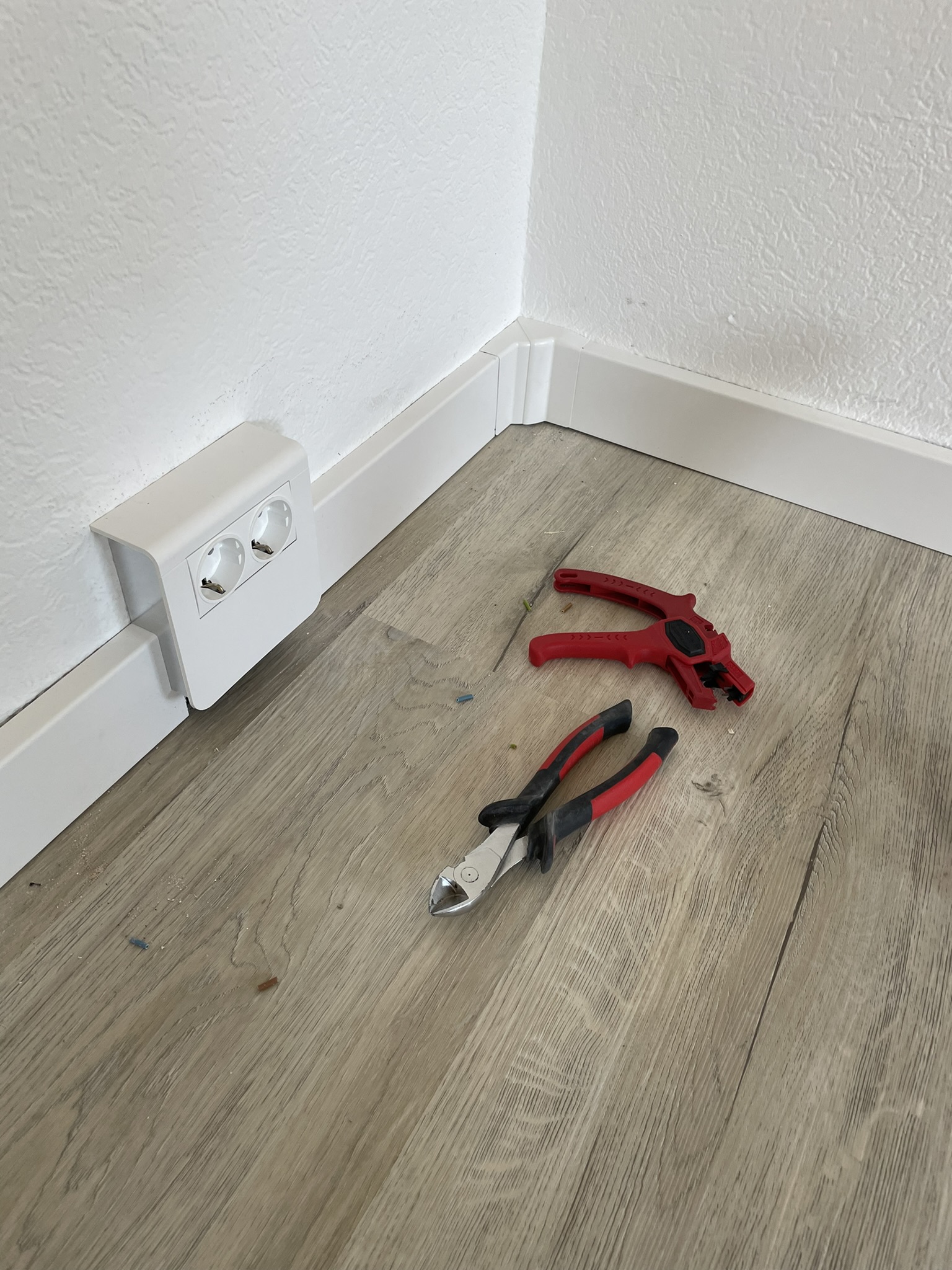 Sanierung mit Sockelleistenkanal